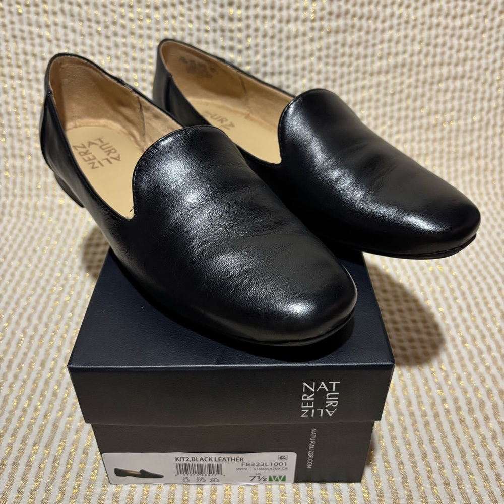 Naturalizer Kit 2 Black Leather Loafer Size 7.5 Wide